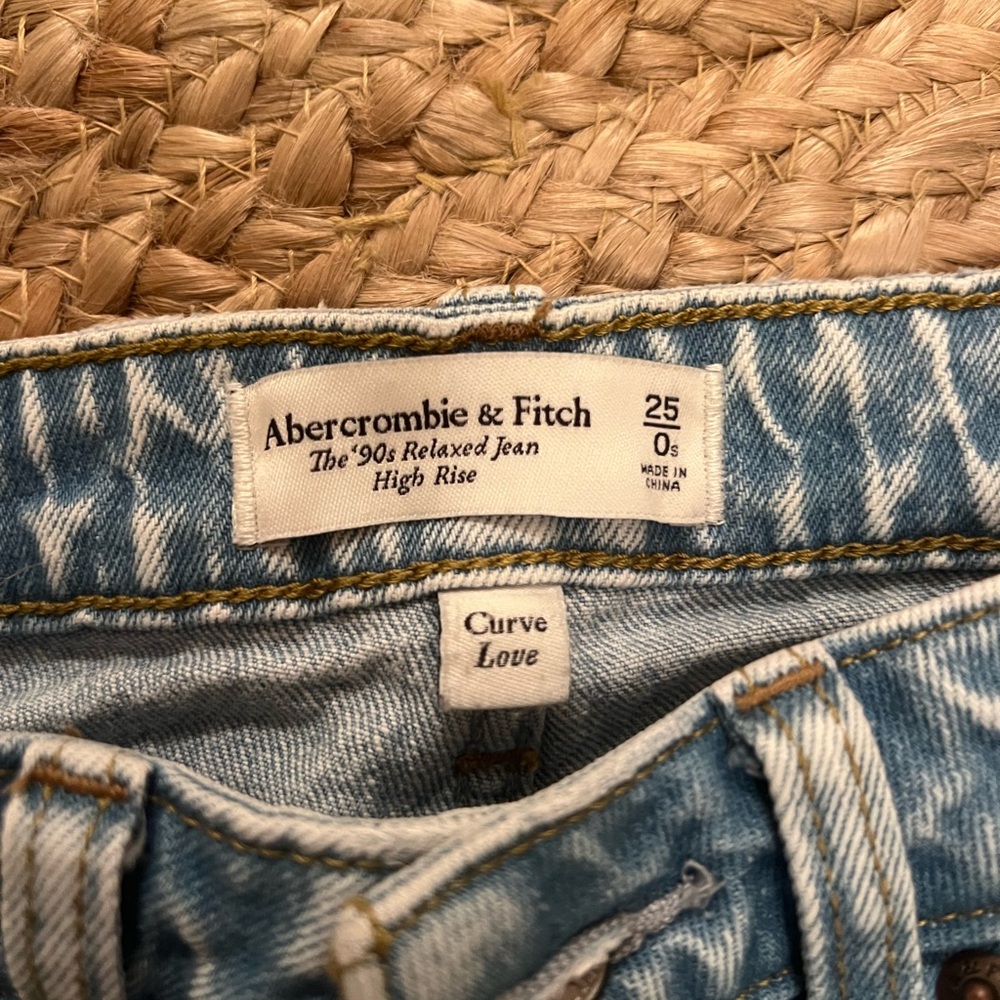 Abercrombie & Fitch High Rise Blue Jeans - Picture 5 of 8